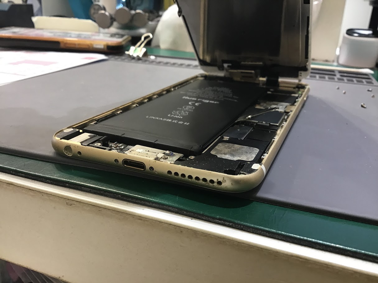 iPhone6plusのバッテリー交換ならデータそのまま修理可能なスマホ修理工房町田モディ店へ！